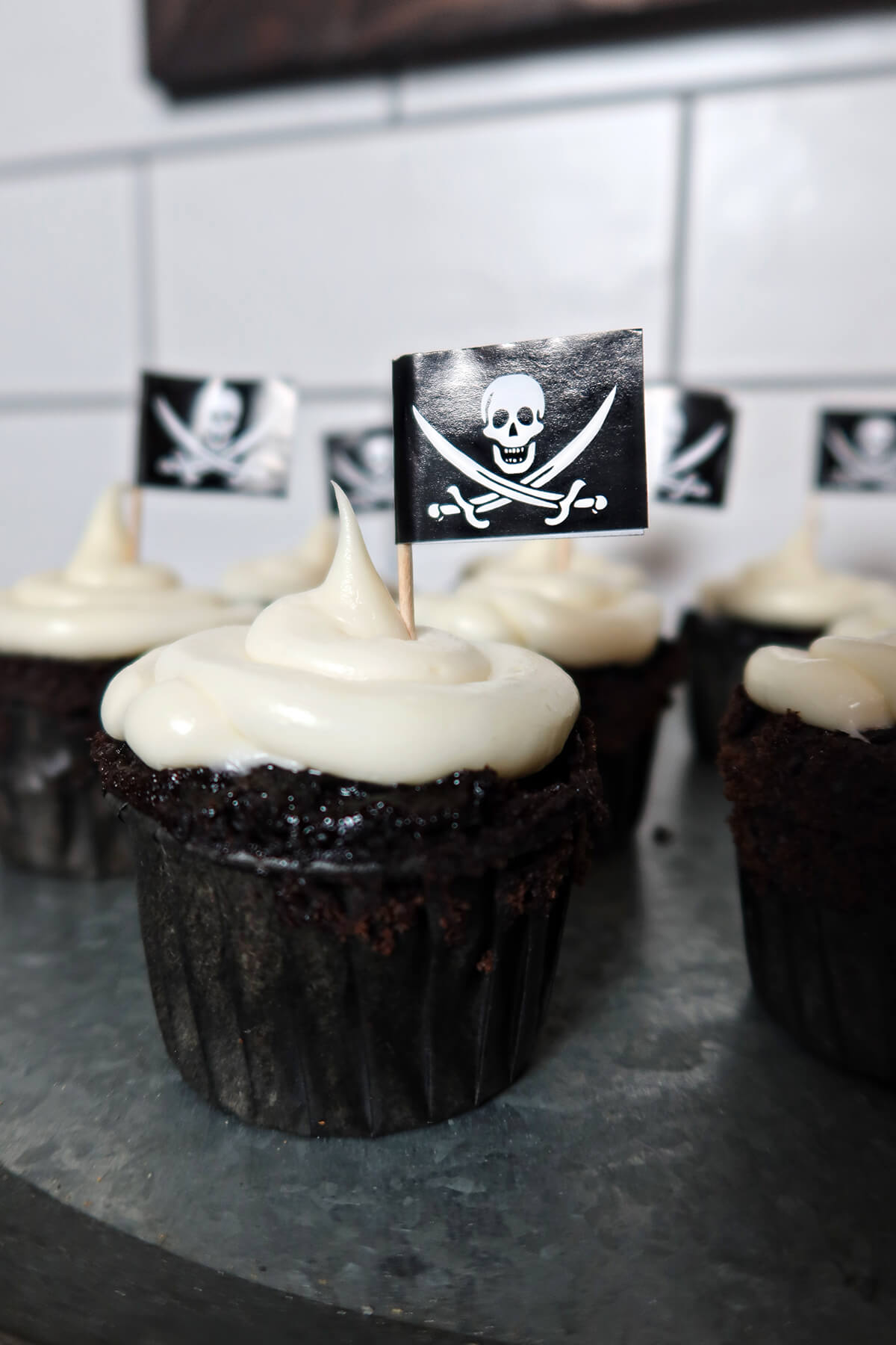 pirate party cupcakes - chocolate cupcakes with pirate flags